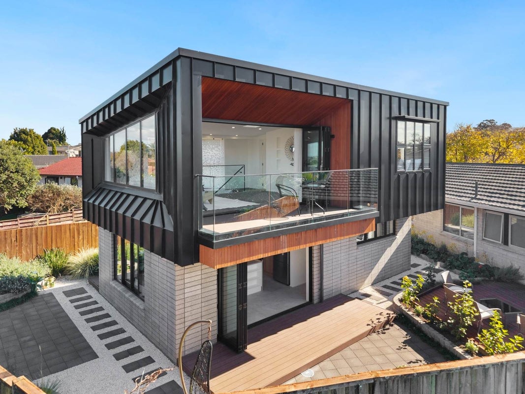 16 Maugham Drive, Bucklands Beach, Auckland - Carousel 1