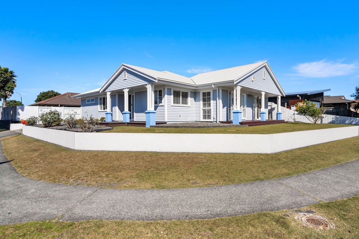 2 Sarah Place, Papamoa Beach, Papamoa - Carousel 1