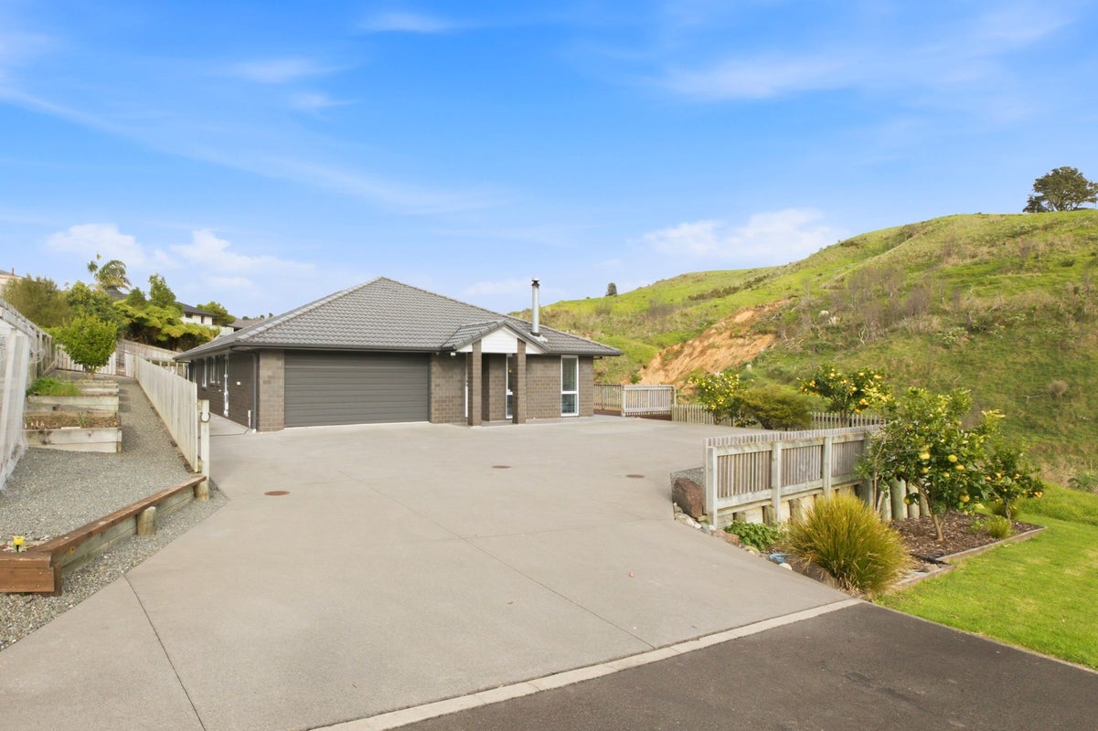 11 Bob Carter Place, Welcome Bay, Tauranga - Carousel 2