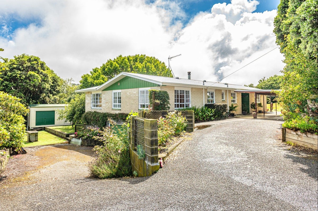 220 Watt Livingstone Road, Westmere, Whanganui - Carousel 1