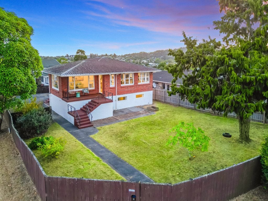90 Golf Road, New Lynn, Auckland - Carousel 1