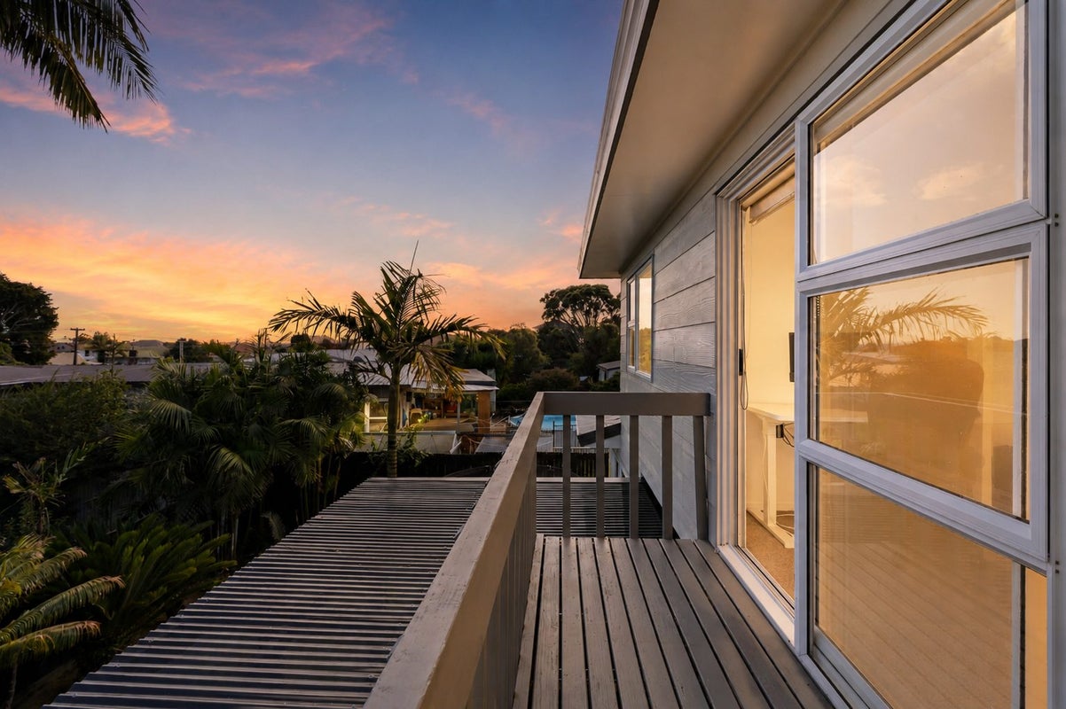 13D Collie Street, Hillpark, Auckland - Carousel 1