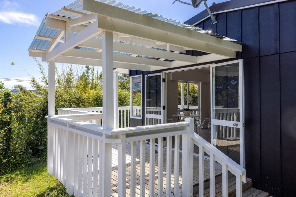 31 Putiki Road, Ostend, Waiheke Island - Carousel 1