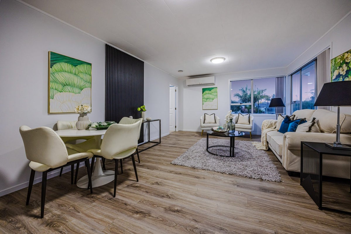 10 Rimini Place, Clover Park, Auckland - Carousel 2