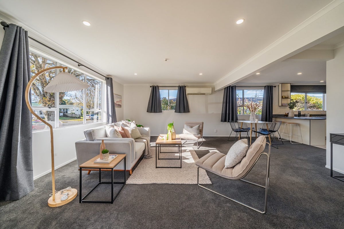 123 California Drive, Totara Park, Upper Hutt - Carousel 2
