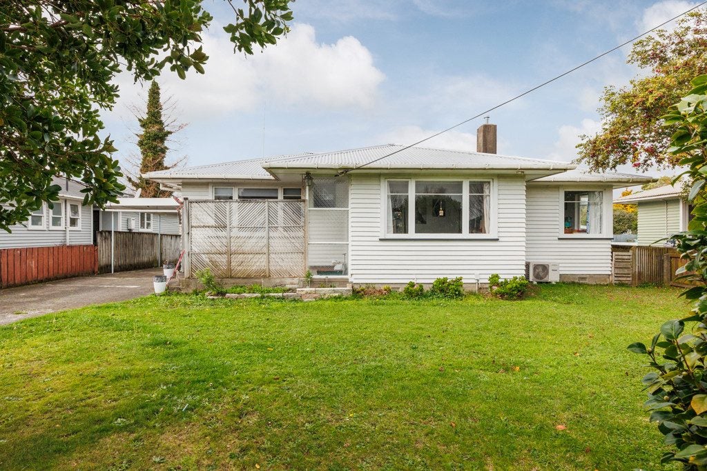 59 Kettle Avenue, Awapuni, Palmerston North - Carousel 1