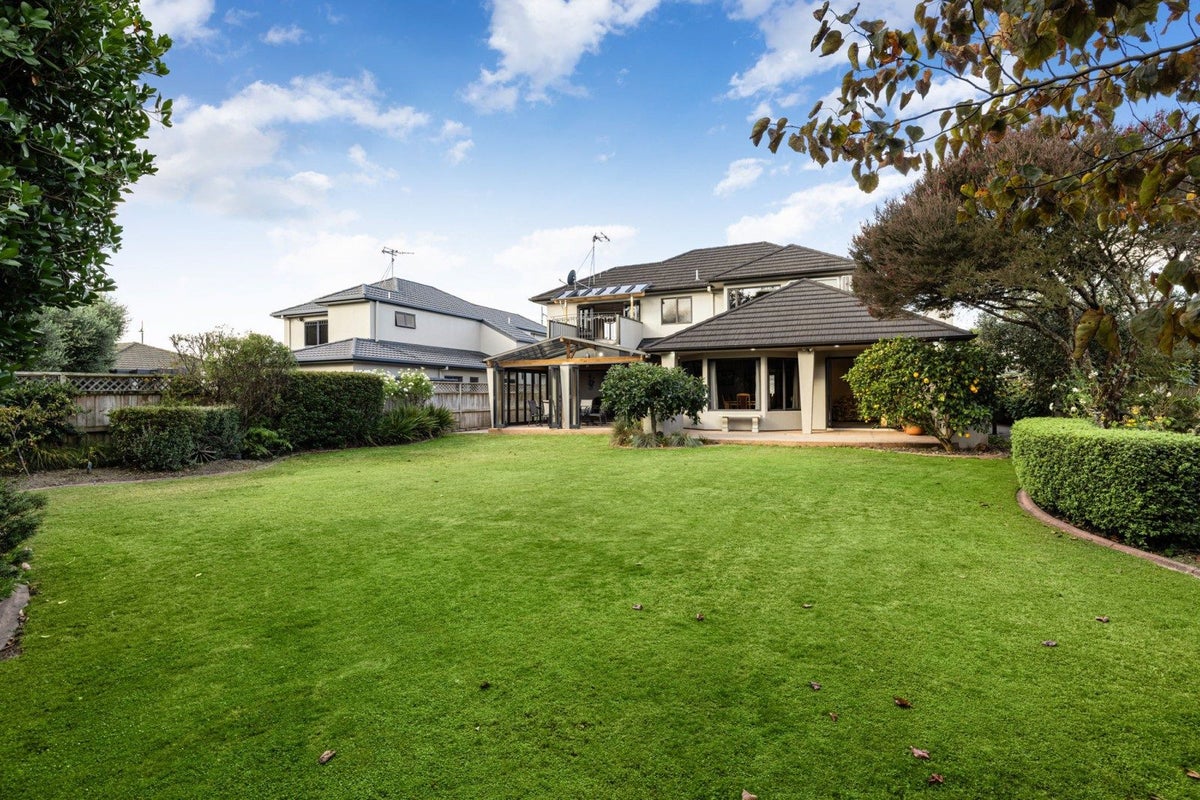 29 Keswick Crescent, Huntington, Hamilton - Carousel 3
