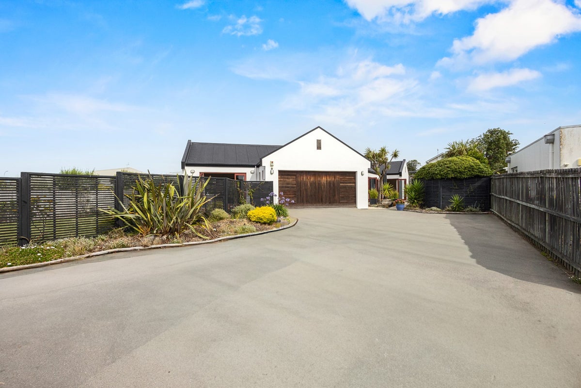 11 Cordyline Place, Waimairi Beach, Christchurch - Carousel 28