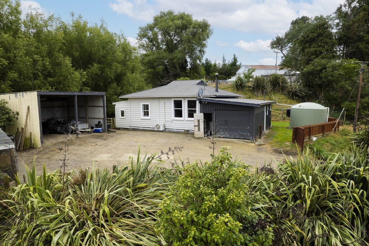 1235 Panikau Road, Gisborne - Carousel 1