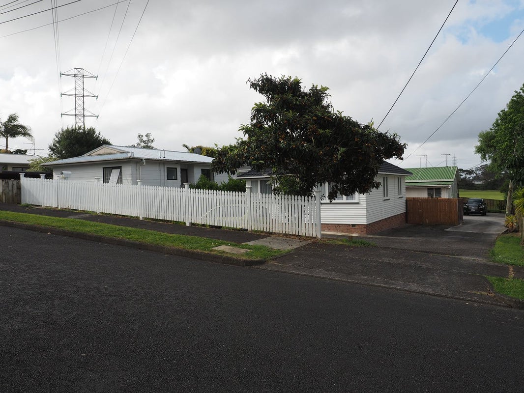 1/61 Beaubank Road, Kelston, Auckland - Carousel 1