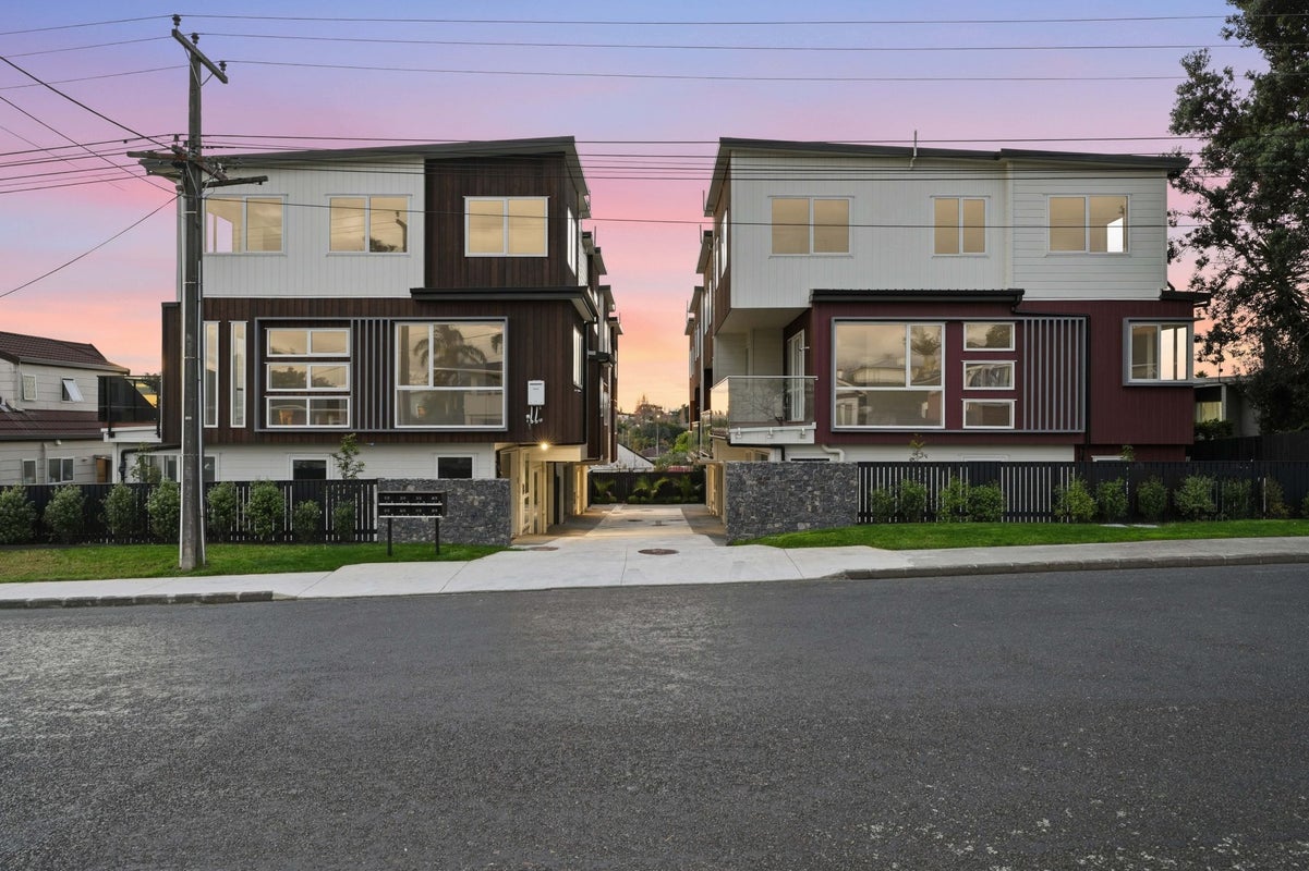 5/3 Corrella Road, Belmont, Auckland - Carousel 2