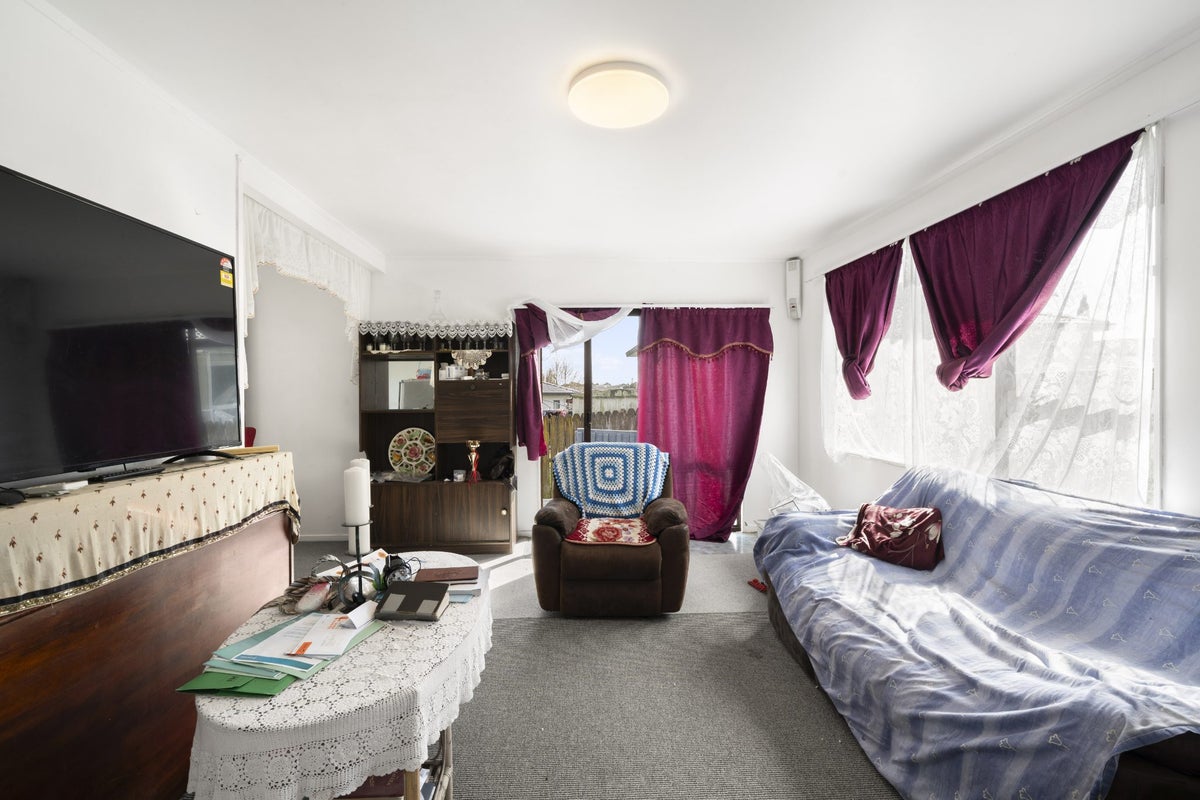 2/12 Silver Creek Road, Weymouth, Auckland - Carousel 2