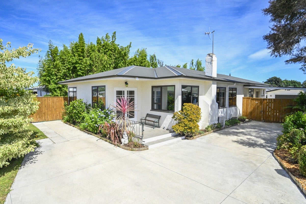 711 Maitland Crescent, Mayfair, Hastings - Carousel 1