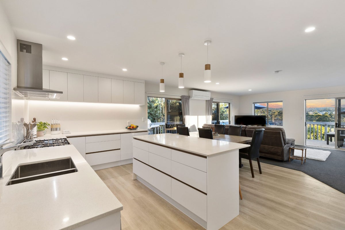 57B Rangeview Road, Sunnyvale, Auckland - Carousel 2