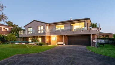 12 Bucklands Beach Road, Bucklands Beach, Auckland - Carousel 1
