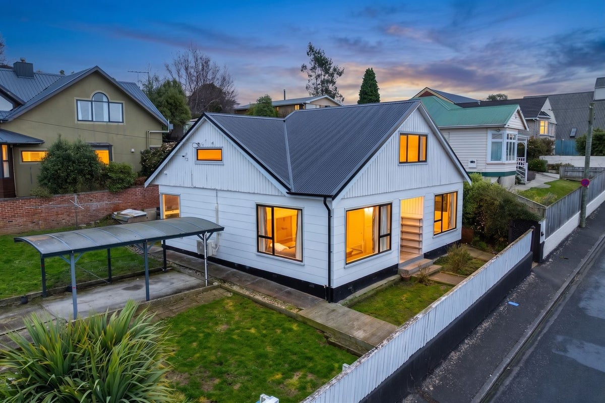 36 Whitby Street, Mornington, Dunedin - Carousel 1