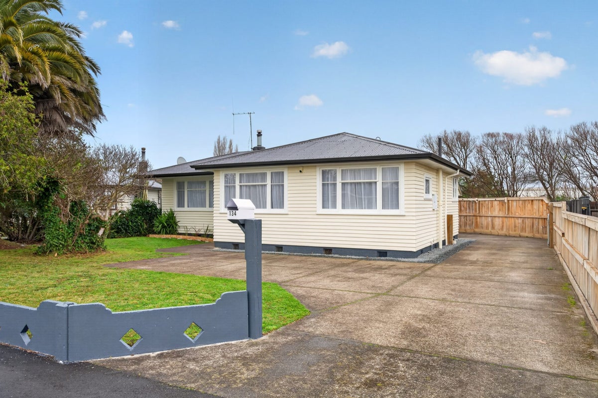 134 Oxford Street, Lansdowne, Masterton - Carousel 1