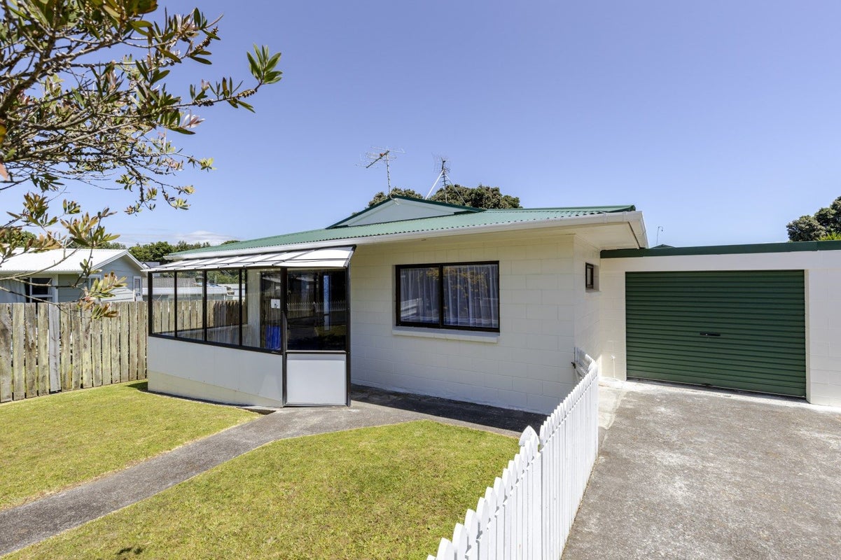 5A Tahurangi Place, Spotswood, New Plymouth - Carousel 1