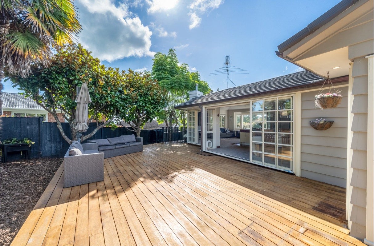8 Kerry Dell, Cockle Bay, Auckland - Carousel 2