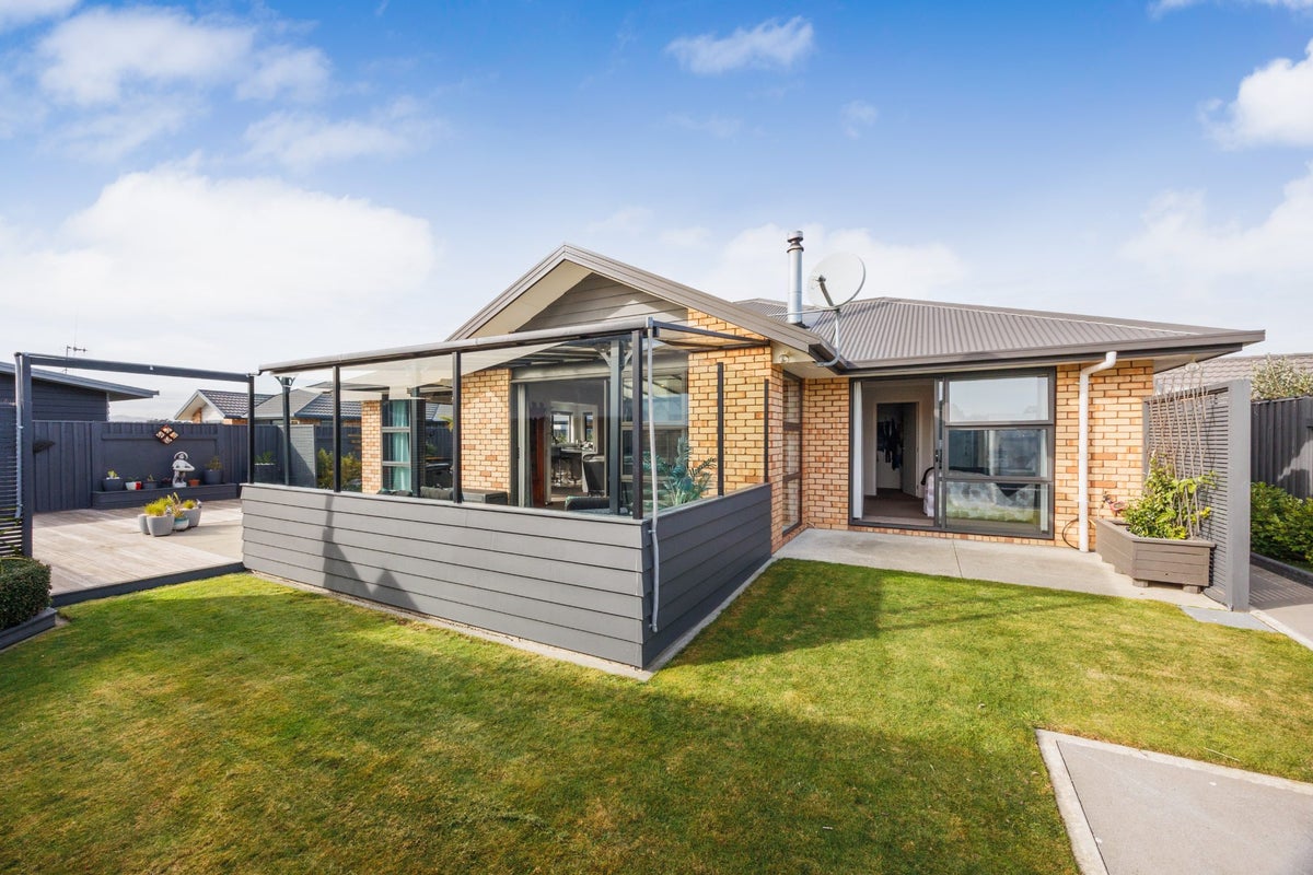 12 Lorenzo Place, Kelvin Grove, Palmerston North - Carousel 2