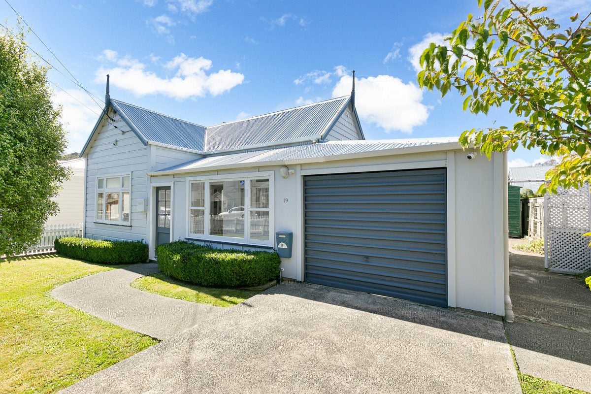 19 Campbell Street, Karori, Wellington - Carousel 1
