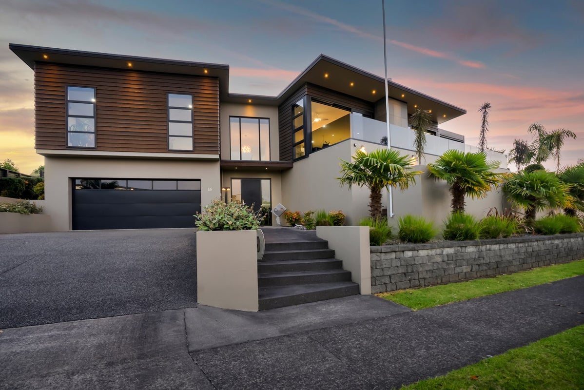 15 Links Drive, Waiwhakaiho, New Plymouth - Carousel 1