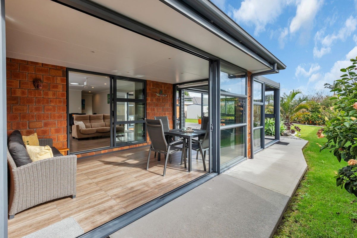 5 Sando Way, One Tree Point - Carousel 2
