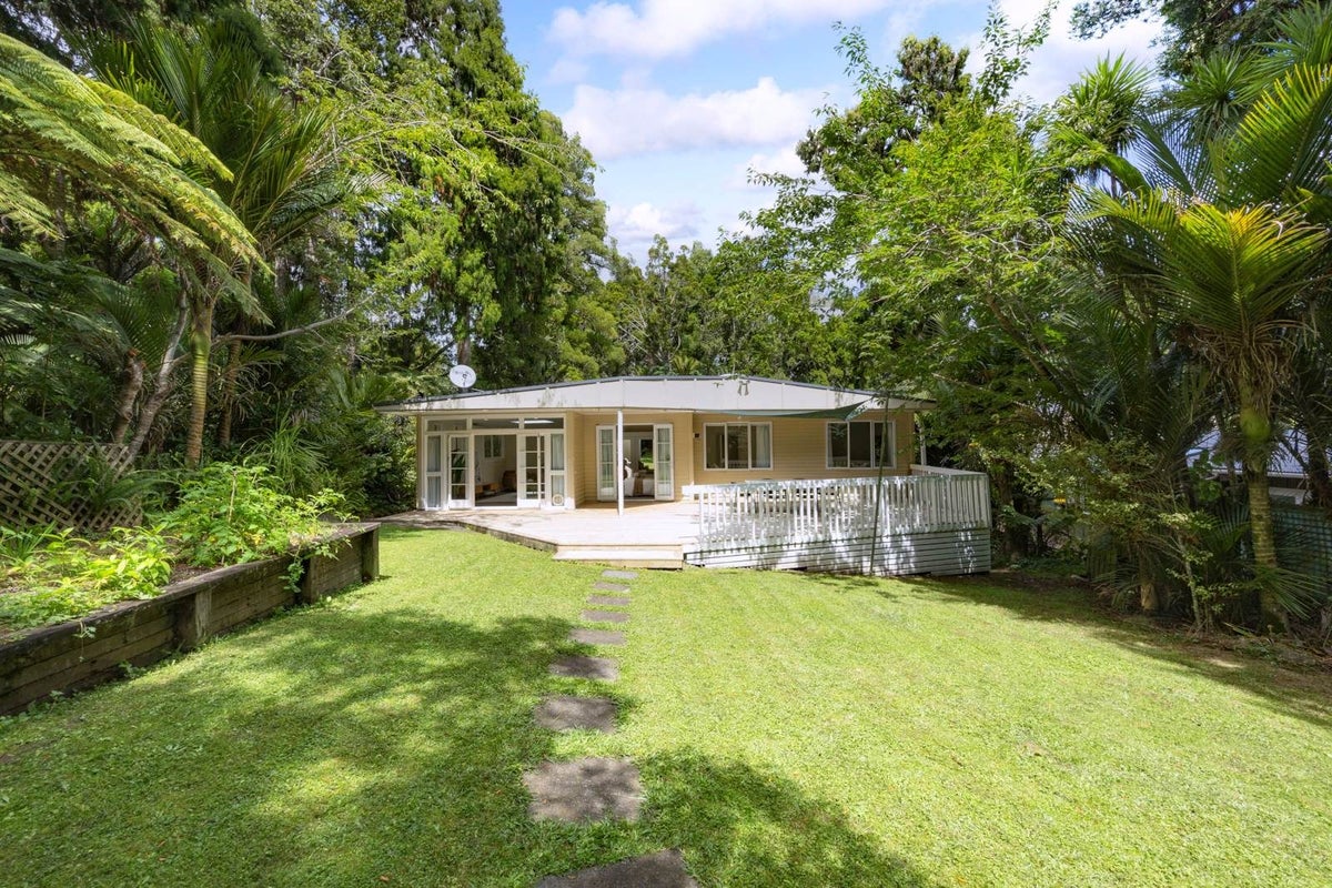 76 Waima Crescent, Titirangi, Auckland - Carousel 1