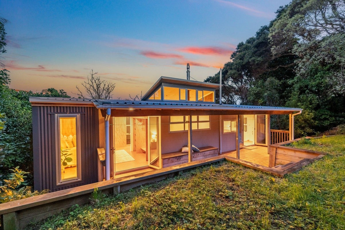 100 Motuhara Road, Plimmerton, Porirua - Carousel 1