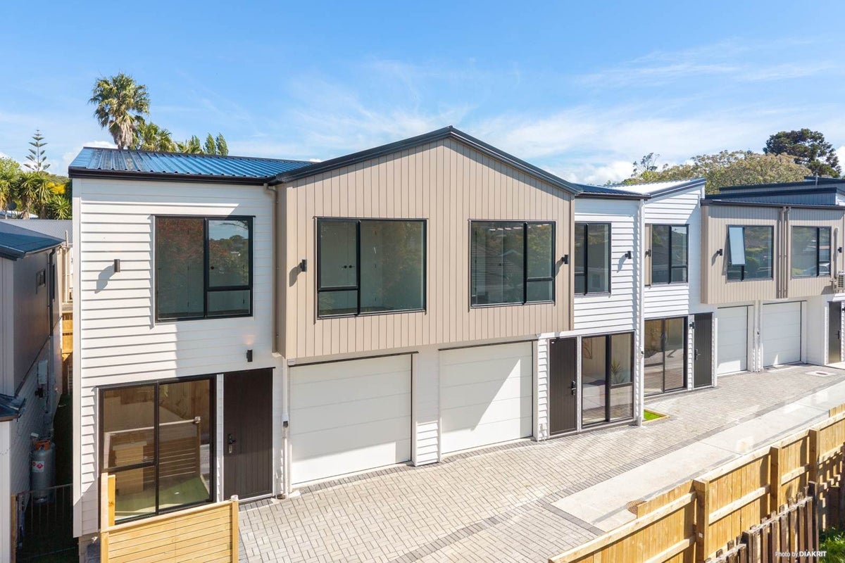 5/59 Howe Street, Howick, Auckland - Carousel 1