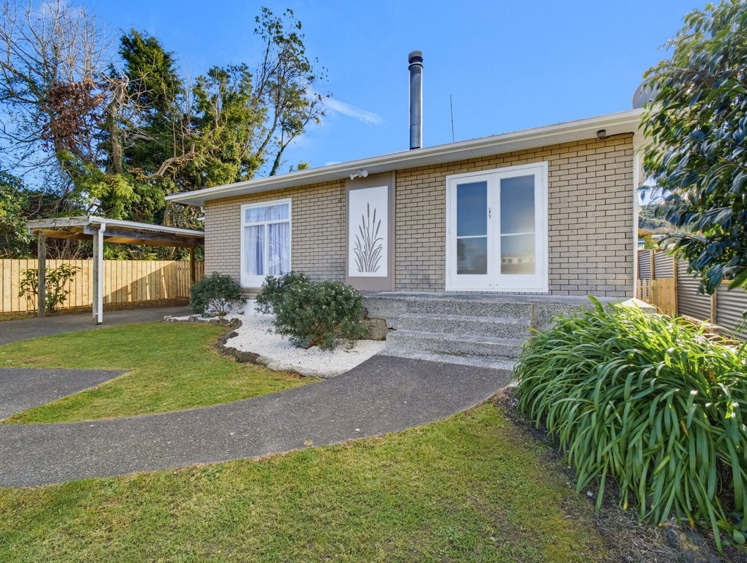 11 Island View Road, Western Heights, Rotorua - Carousel 1