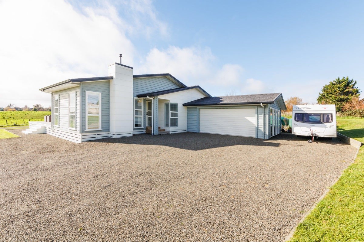 101 Clevely Line, Bunnythorpe, Palmerston North - Carousel 1