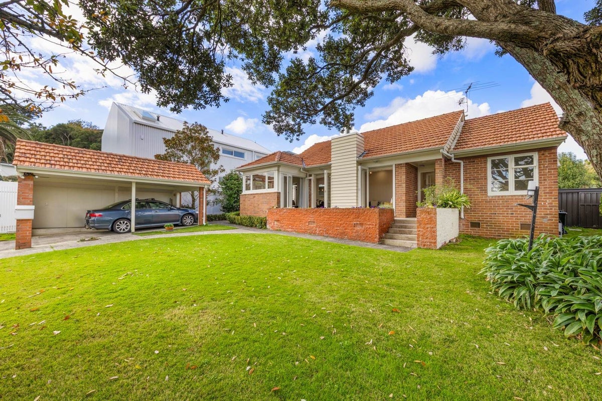 6 Queensway, Three Kings, Auckland - Carousel 1
