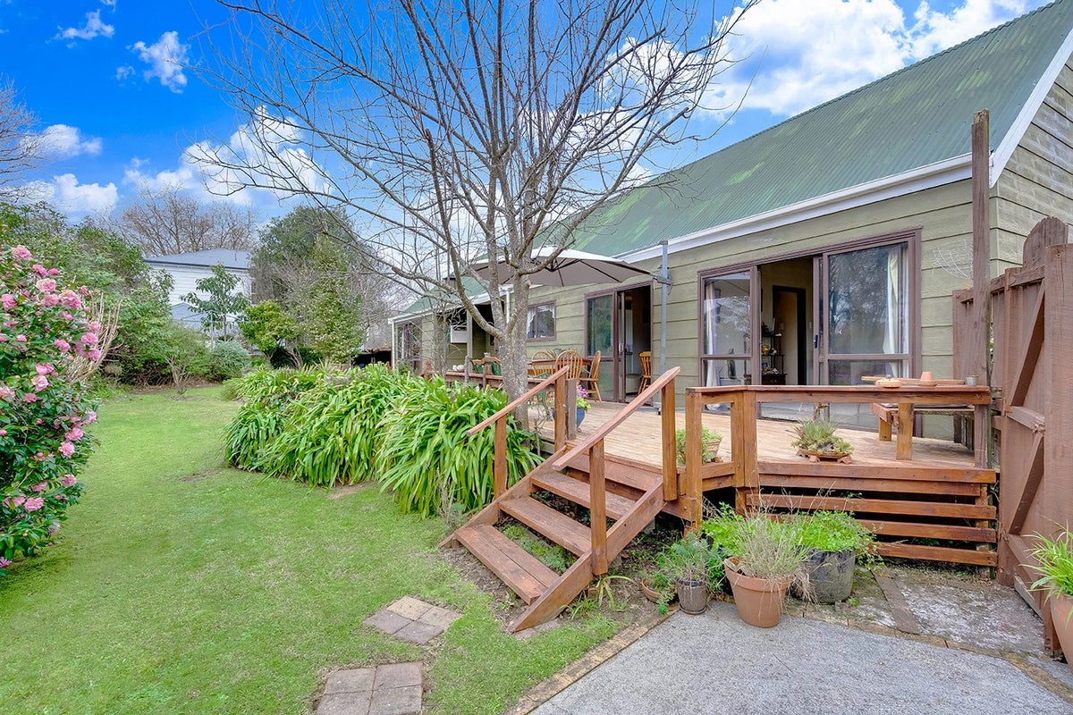2 Marlowe Drive, Leamington, Cambridge - Carousel 1