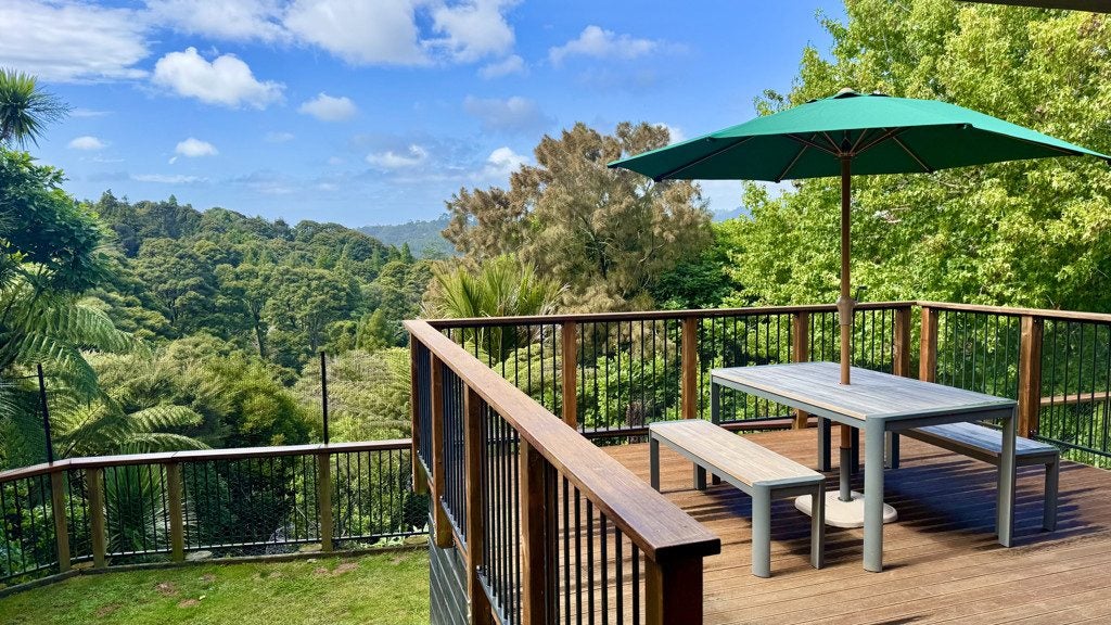 1114 Scenic Drive North, Swanson, Auckland - Carousel 1
