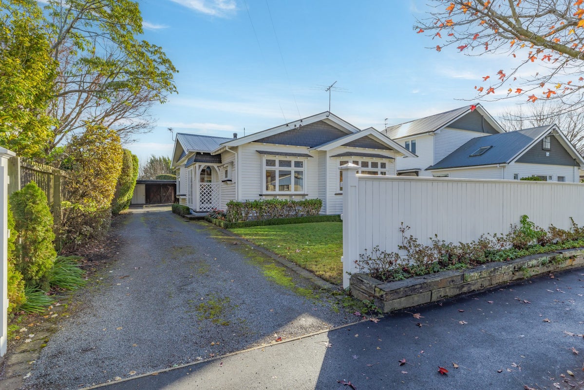 79 Tomes Road, St Albans, Christchurch - Carousel 1