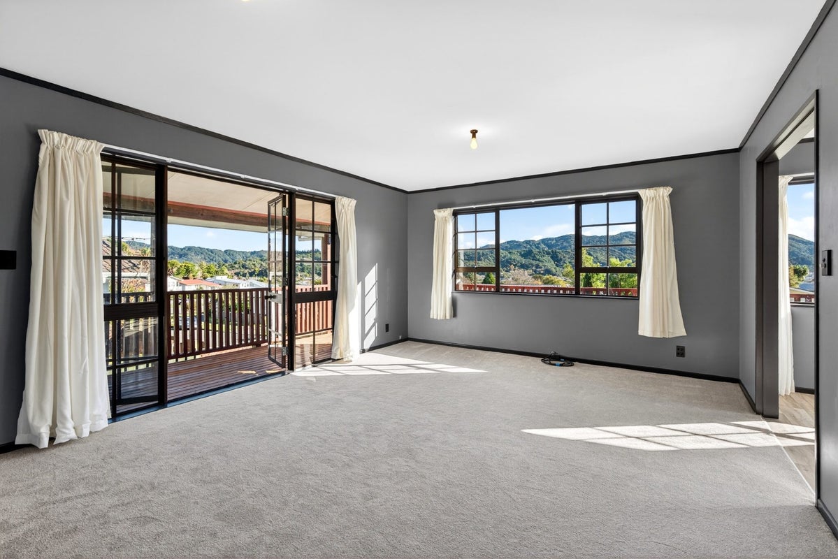 52 Antrim Crescent, Wainuiomata, Lower Hutt - Carousel 2