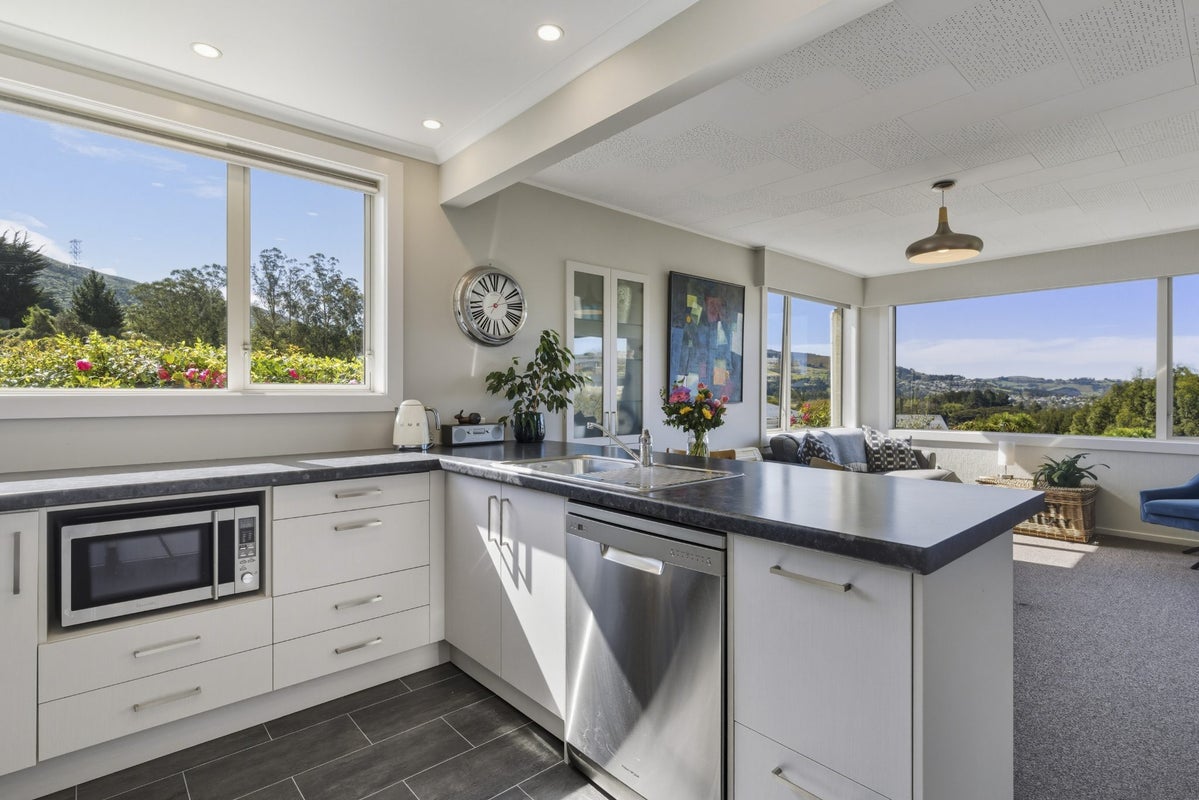 25 Pioneer Crescent, Helensburgh, Dunedin - Carousel 2