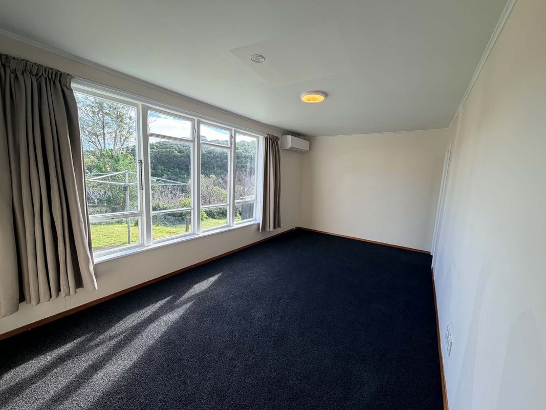 3 York Place, Cannons Creek, Porirua - Carousel 2