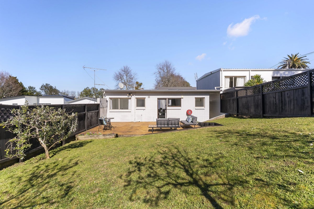 2/6 Amy Street, Ellerslie, Auckland - Carousel 1