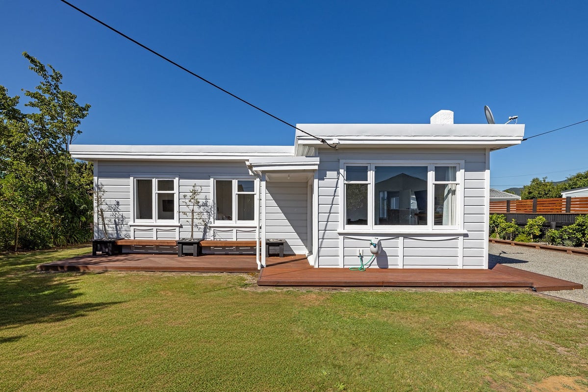 66 Revans Street, Featherston, Featherston - Carousel 2