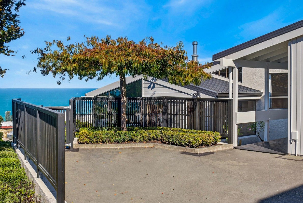 9 Harvey Road, Bluff Hill, Napier - Carousel 1