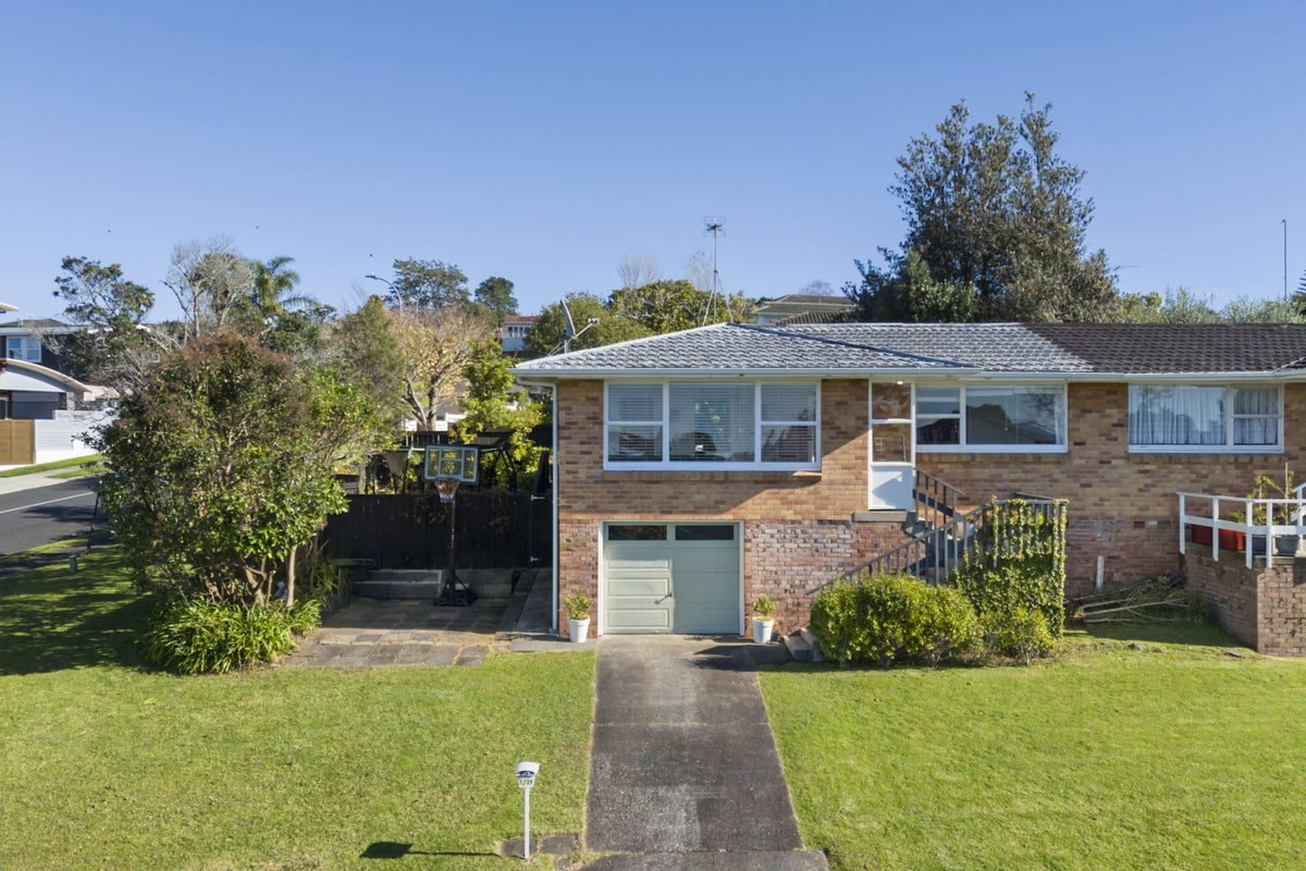 1/39 Judkins Crescent, Cockle Bay, Auckland - Carousel 1