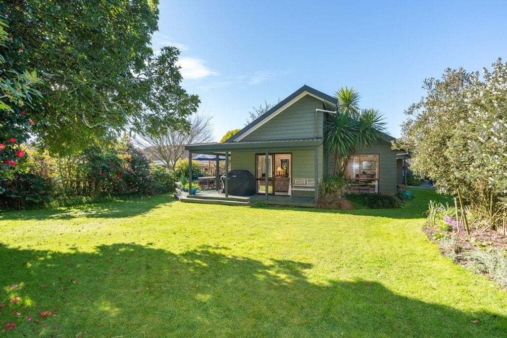 8 Woodland Drive, Flagstaff, Hamilton - Carousel 1