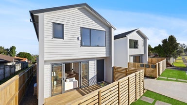 8A Fortunes Road, Half Moon Bay, Auckland - Carousel 1