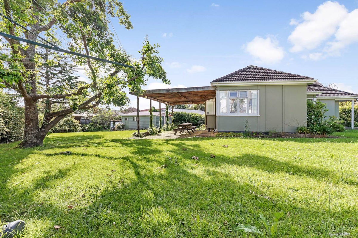 19 Fairfax Avenue, Northcote, Auckland - Carousel 1