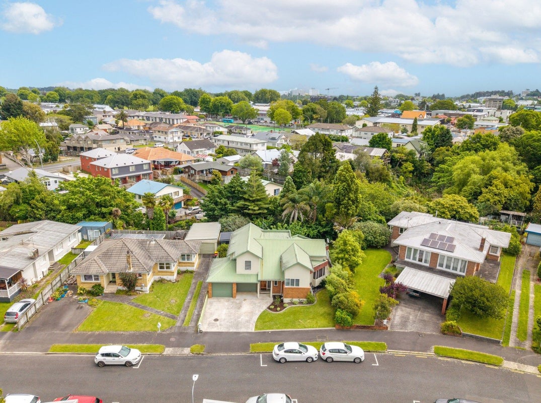 9 Kelvin Place, Hamilton East, Hamilton - Carousel 2