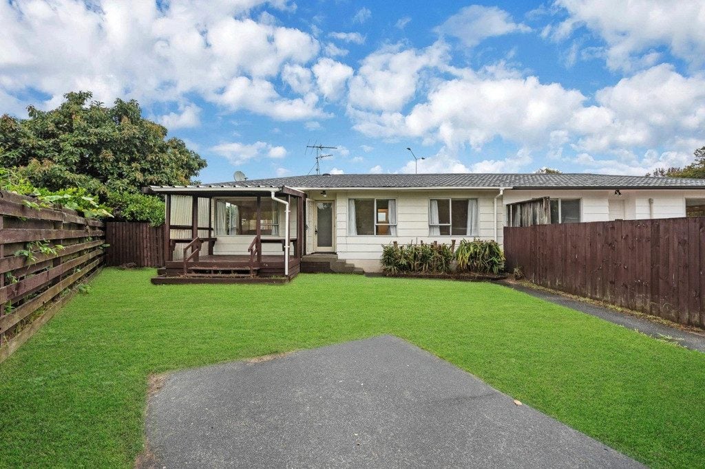 1/29 Kindergarten Drive, Conifer Grove, Takanini - Carousel 1