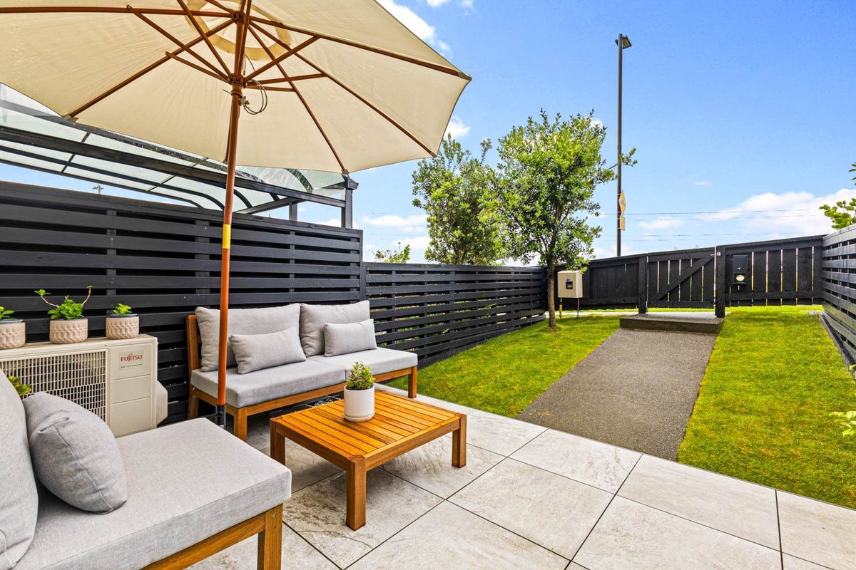 72 Long George Drive, Totara Park, Auckland - Carousel 2