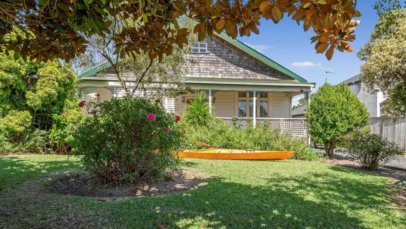 24 Pohutukawa Road, Beachlands, Auckland - Carousel 1